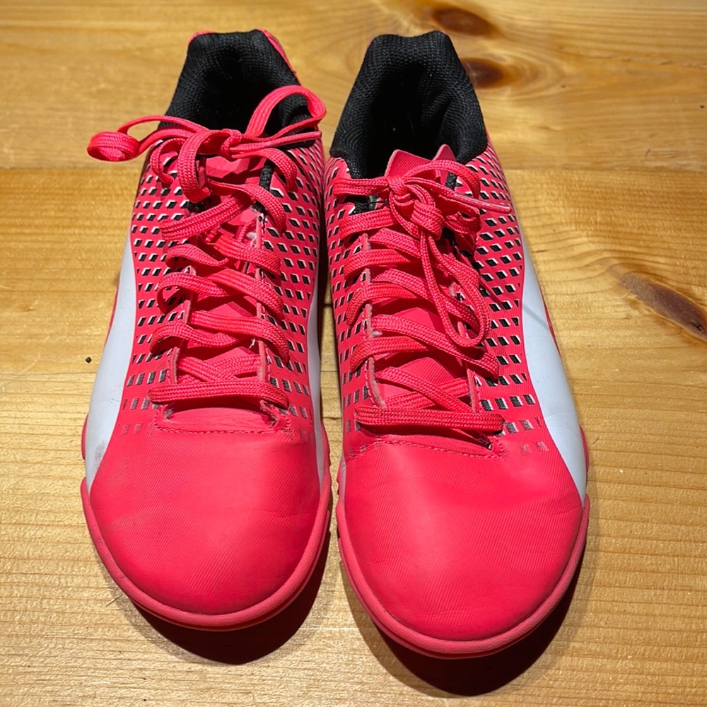 Soccer shoes like new Puma